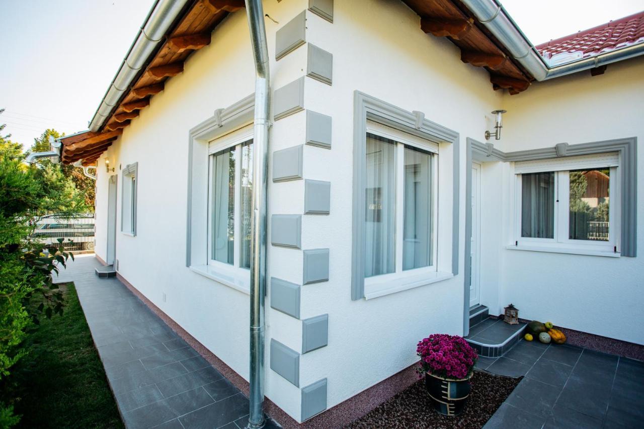 Apartmani Mikic Palić エクステリア 写真